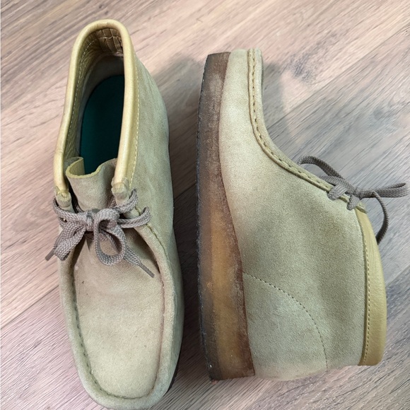 Clark’s leather wallabee clog slip on shoes. size 7.5 GUC - Picture 1 of 4